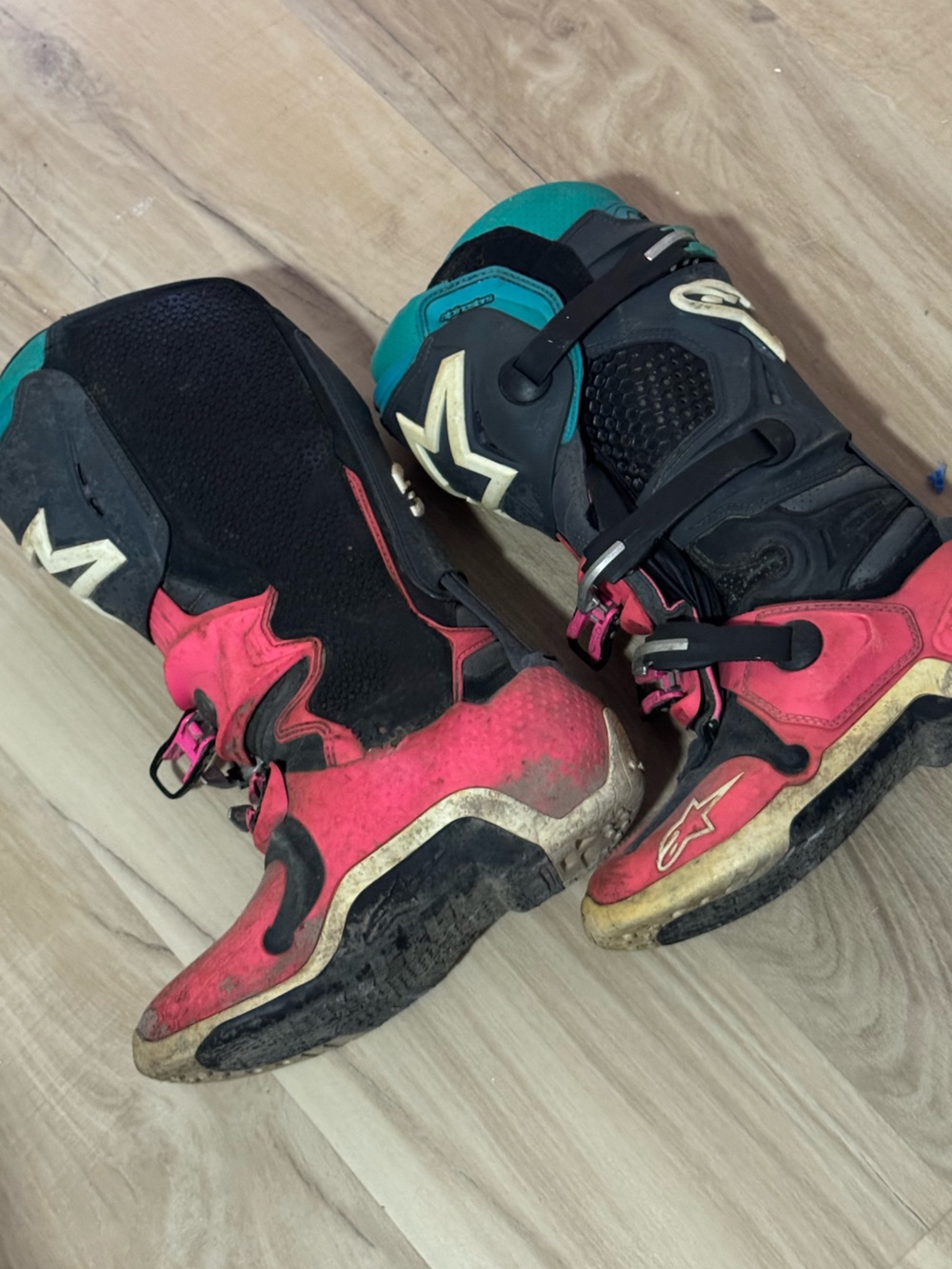 Special edition Alpinestars tech10 Motocross Boots in Pink, Black & Teal size 8